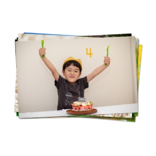 Same day printing for standard photo prints available for 1-hour pickup in 4x6 and 5x7 sizes.